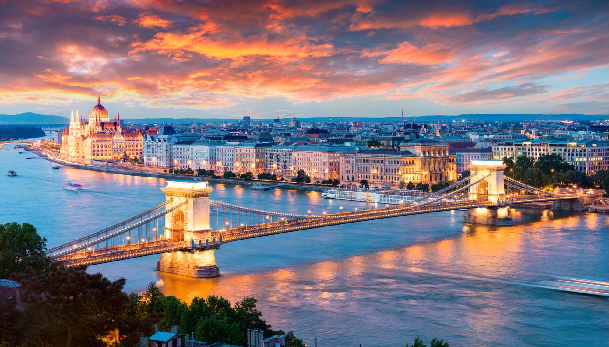 (Shqip) VJESHTË NË BUDAPEST