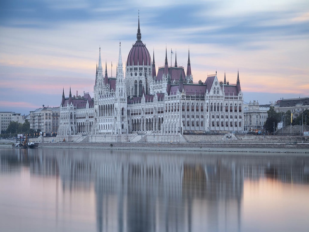 (Shqip) VITI I RI NË BUDAPEST DHE PRAGË